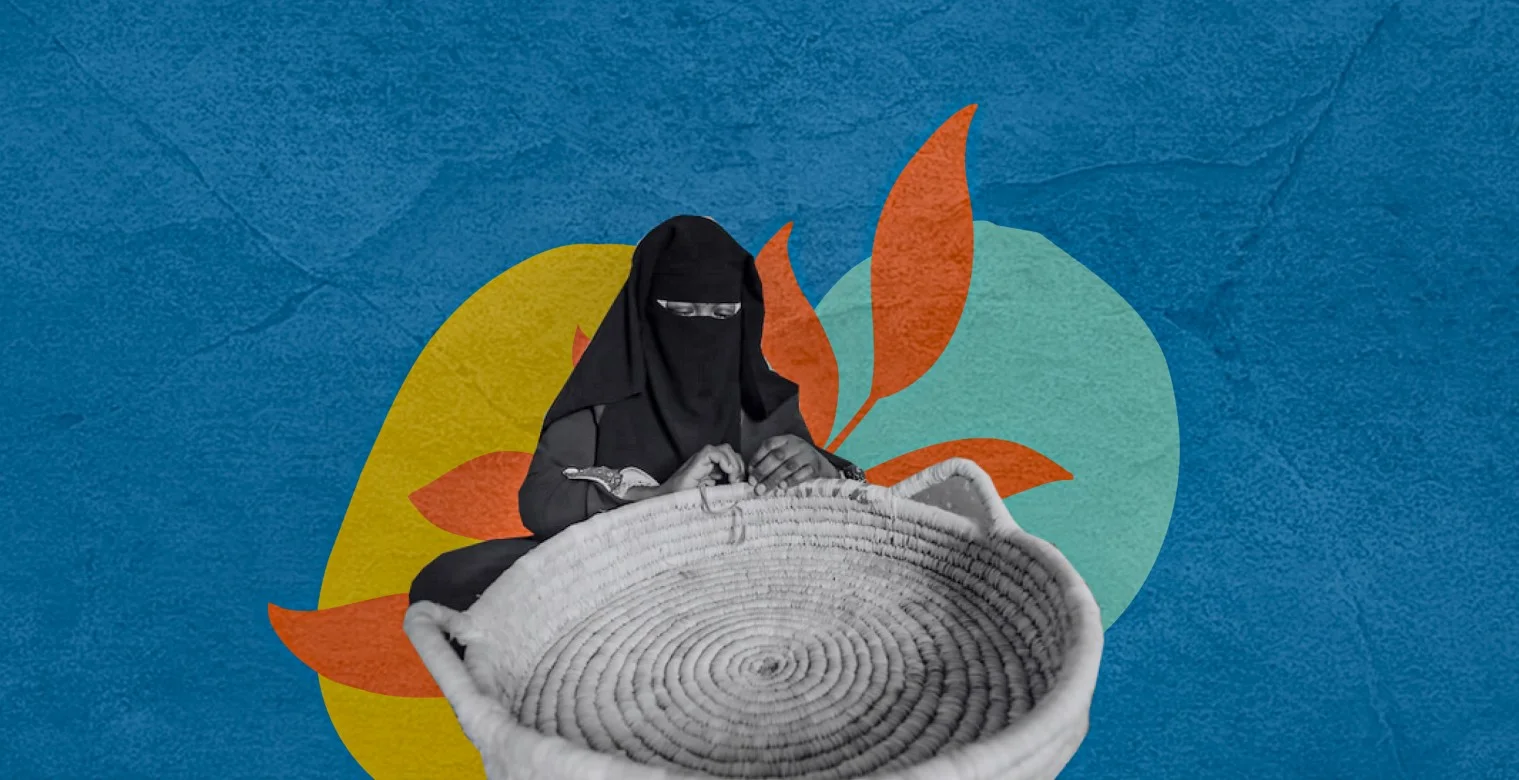 فاطمة تحفظ إرث الأجداد بسلالٍ من سعف النخيل