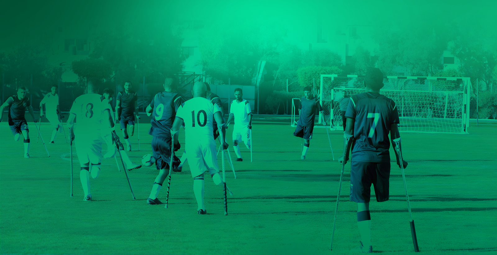 لاعبو كرة قدم: ركضٌ على عكازين وسط حلمٍ مهدَّم