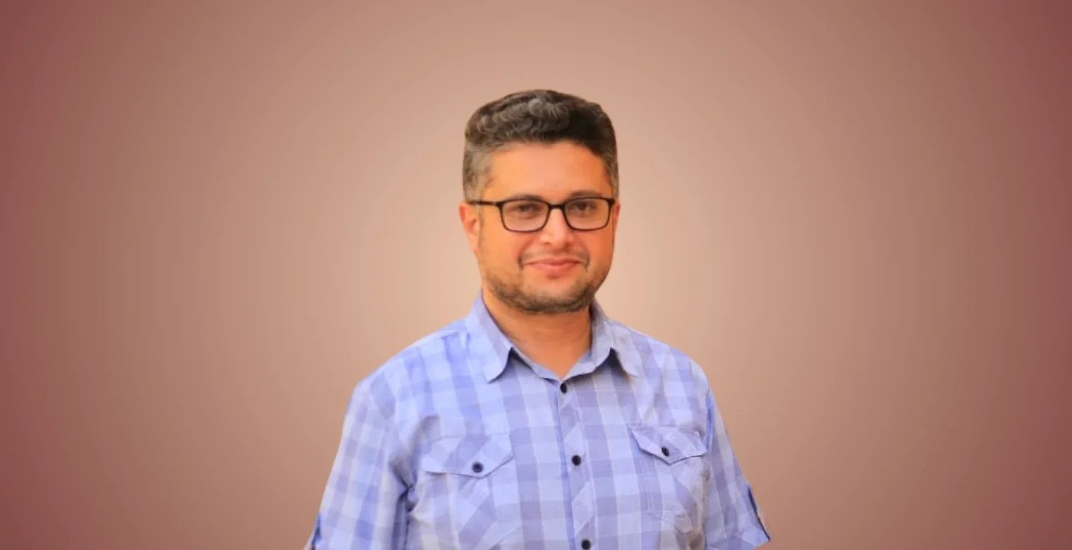في غزة أمشي على كف أمي